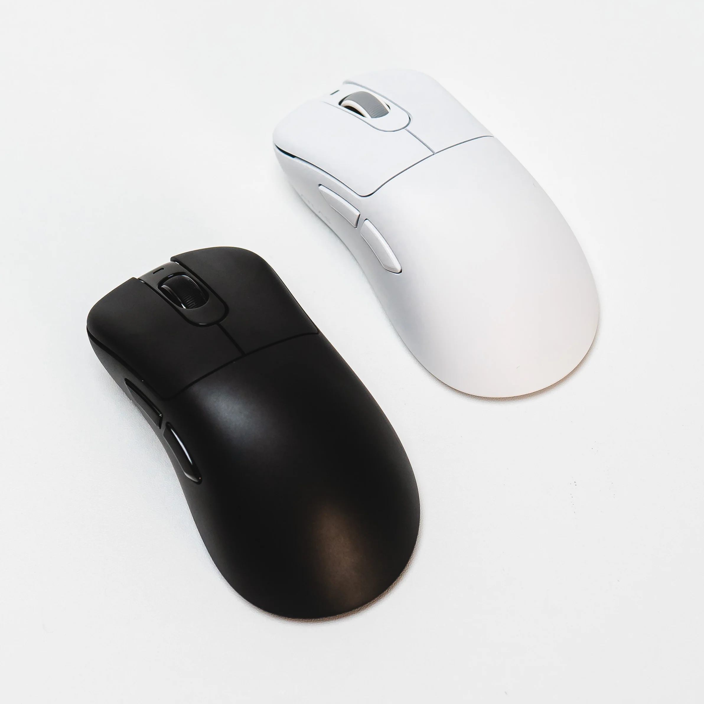 ATLAS Ergonomic Ultralight Wireless Gaming Mouse - Image 9