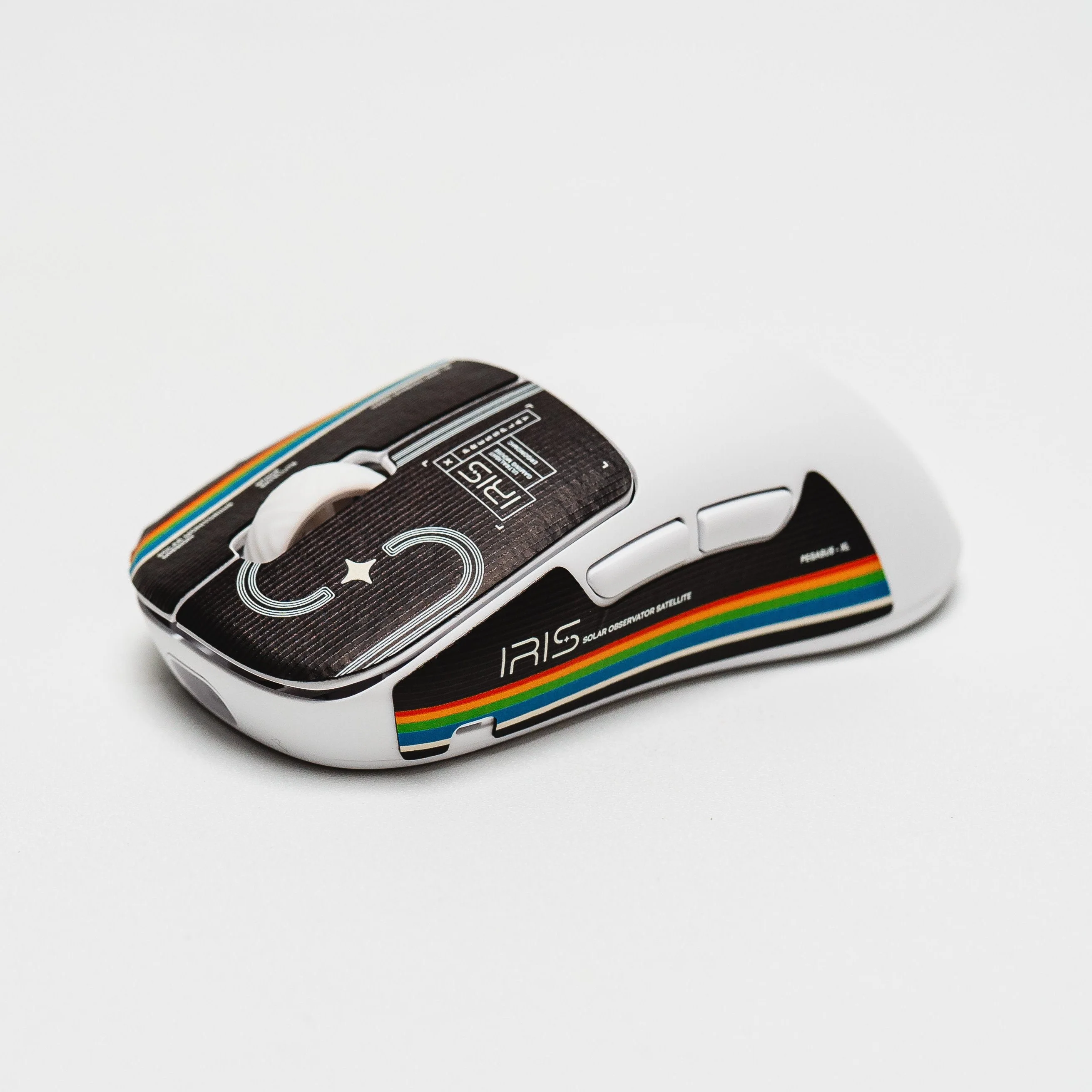 IRIS Ultralight Ergonomic Wireless Gaming Mouse - Image 17