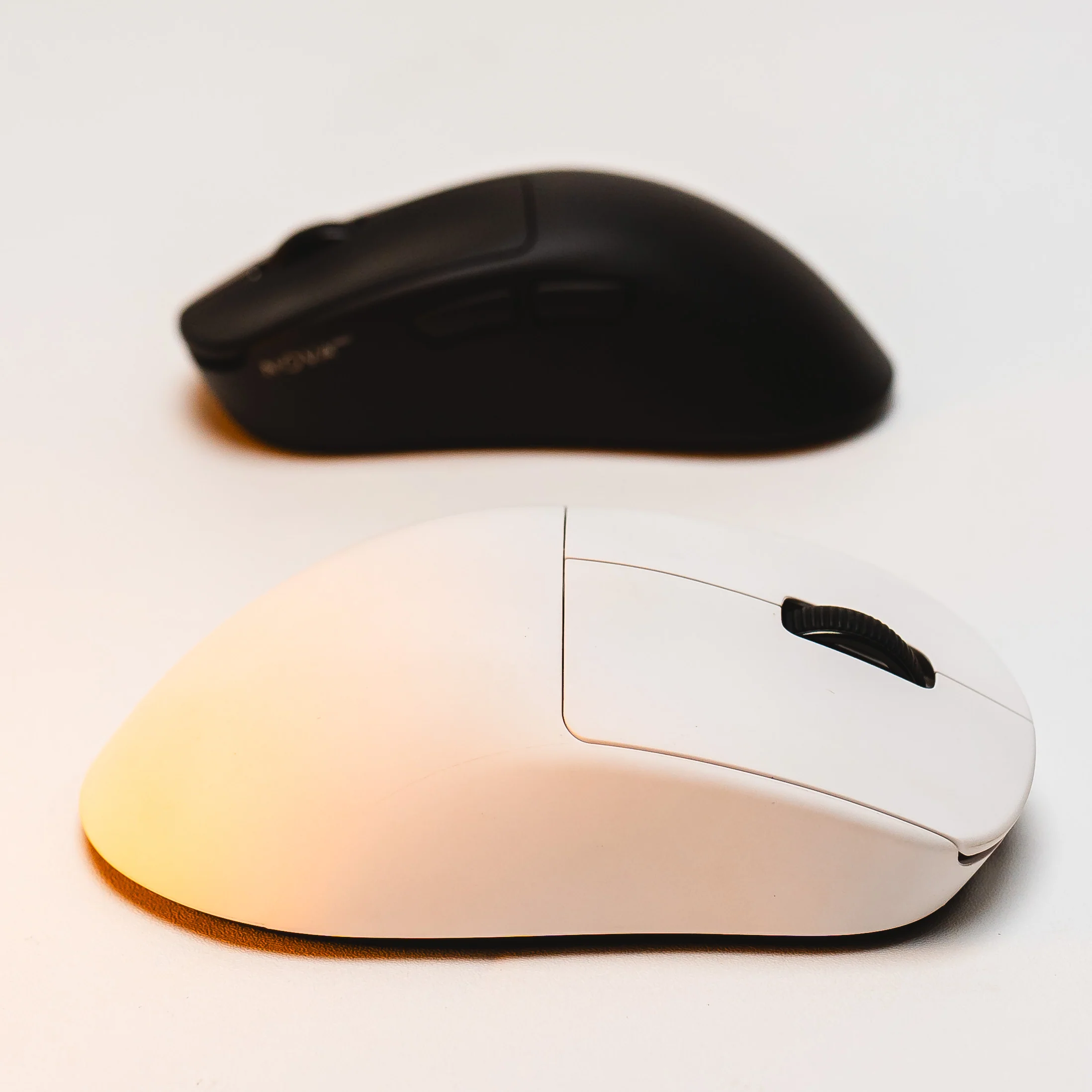 NOVA Ergo Ergonomic Wireless Gaming Mouse - Image 10