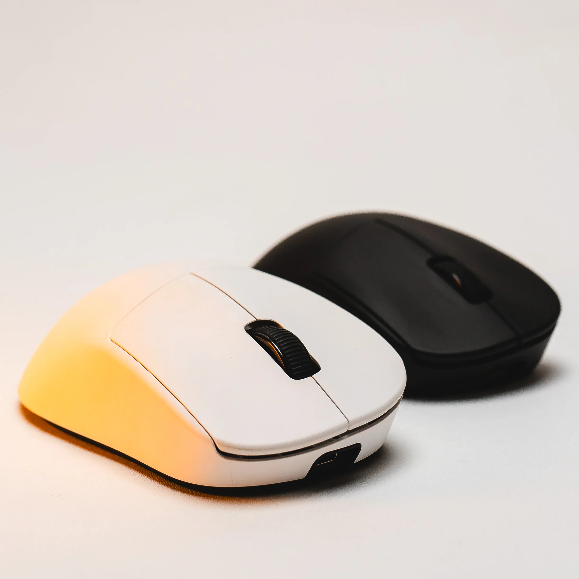 NOVA Ergo Ergonomic Wireless Gaming Mouse - Image 11