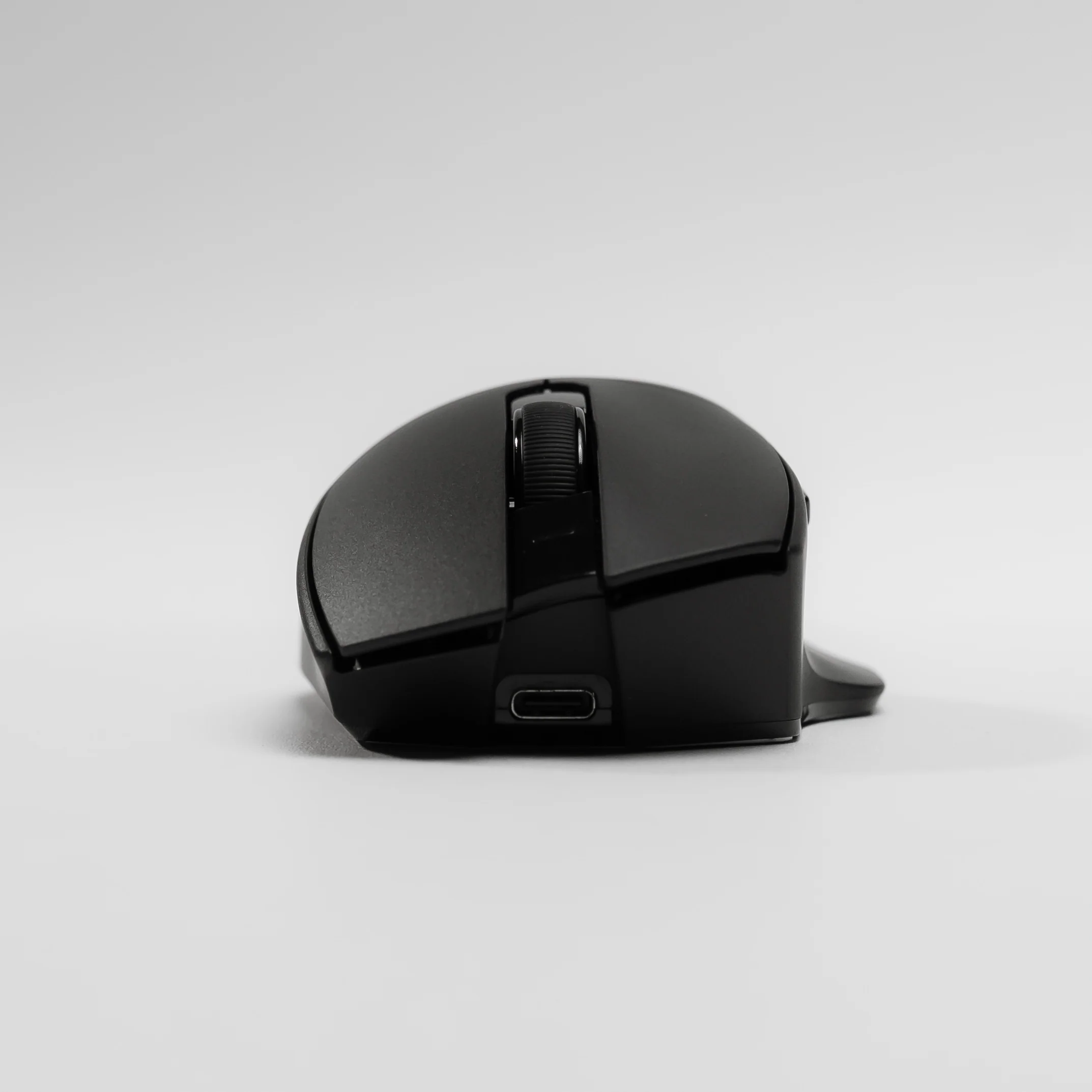 NOVA Ergo V2 3311 Ergonomic Wireless Gaming Mouse - Image 11