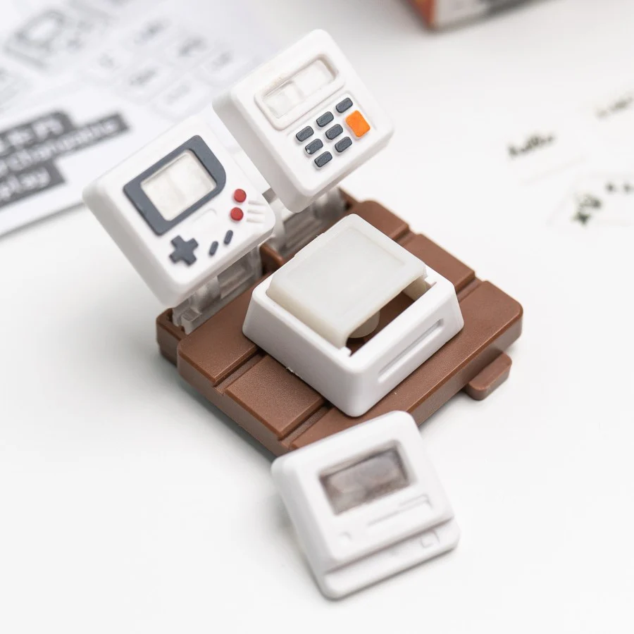 RETRO GAMEBOY 3in1 Artisan Keycap Mechanical Keyboard - Image 6